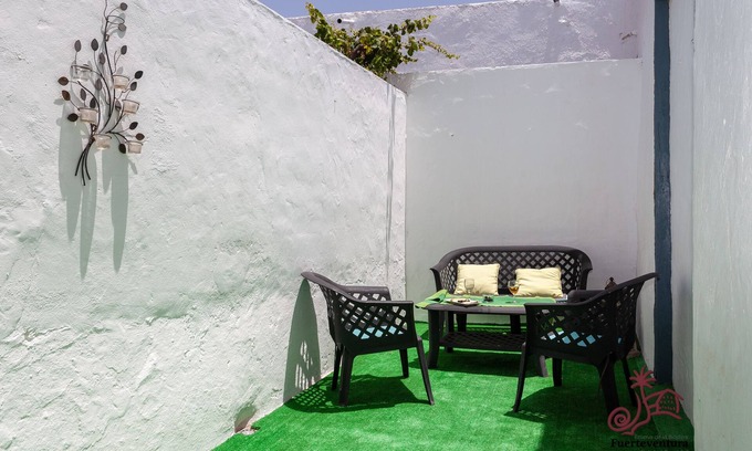 La Oliva Cottage | Cozy House of Barracks I & II - Perfect for 4 Guests!