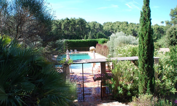 Le Castellet Villa | Character-Filled House for 1-13 with Oceanfront Pool