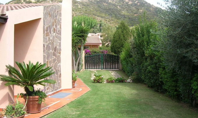 Teulada House | Cozy House Flowers: 100m to the Sea, 9.8 Guest Rated