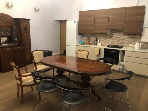 Liepaja Apartment | Discover House of Generals: Guest Rated 9.8 with Ocean Views