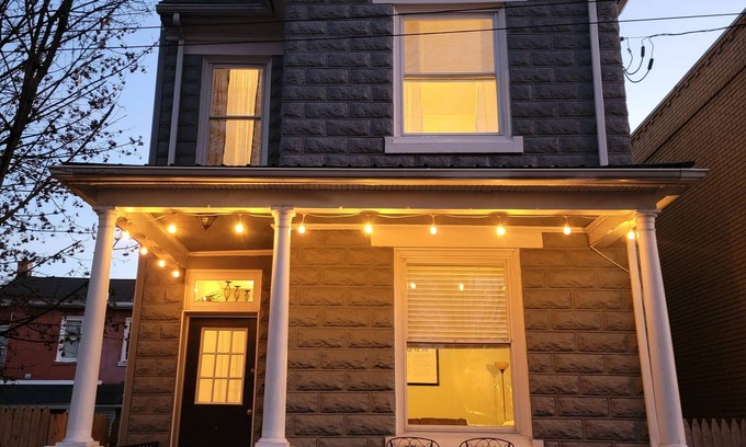 Lebanon House | Inviting House of Lights: Family-Friendly with Breakfast