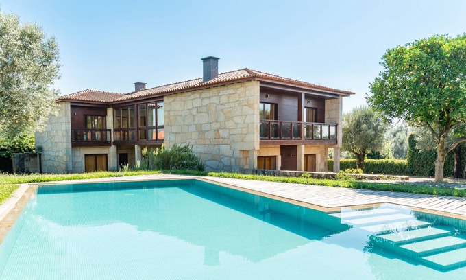 Santa Comba Cottage | House of luxury country. Pool and gardens for your comfort and leisure