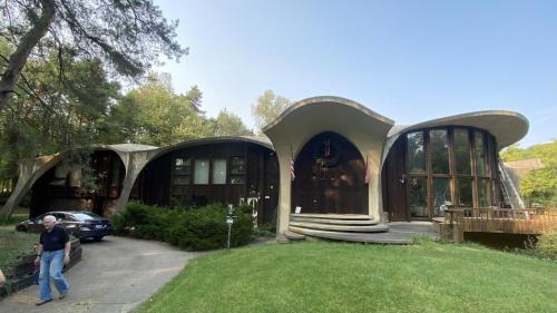 Lansing Cabin | HOUSE OF THE FUTURE MANSION MASTER BEDROOM, In W LANSING