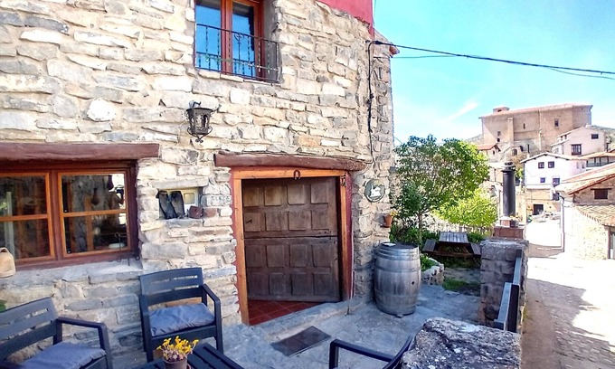 Trevijano Cottage | Guest Rated 10/10: House of the River Leza for 8 Guests