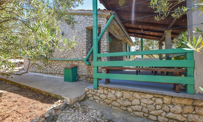Tkon House | House OLIVA: Family-Friendly Retreat with Ocean Views