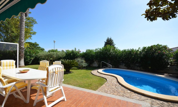 Bon Relax Ski Chalet | Relaxing House Olot 68 with Pool, Garden & Free WiFi
