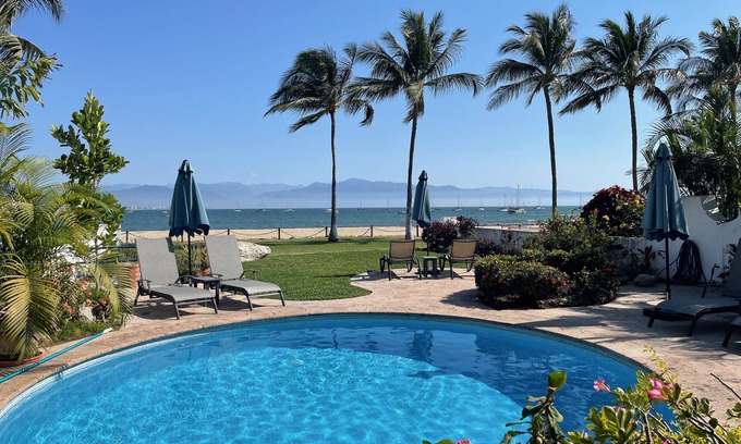 Flamingos House | Beachside Retreat in La Cruz with Private Pool & Ocean Views