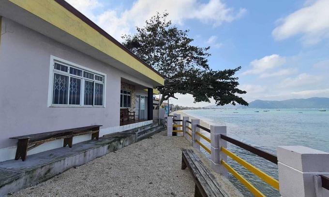 Morrinhos House | Beachfront House on the Sand - Family and Pet Friendly