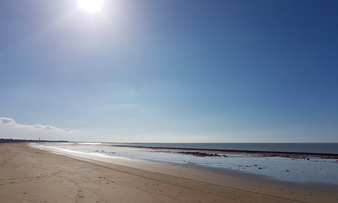 Barbatre House | Beachside House by the Dune with Family-Friendly Amenities