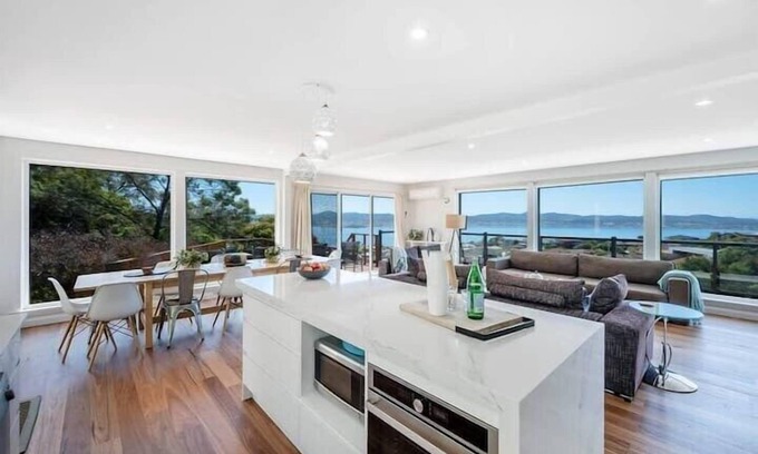 Sandy Bay House | Scenic House on the Hill: Oceanfront Retreat for 12 Guests