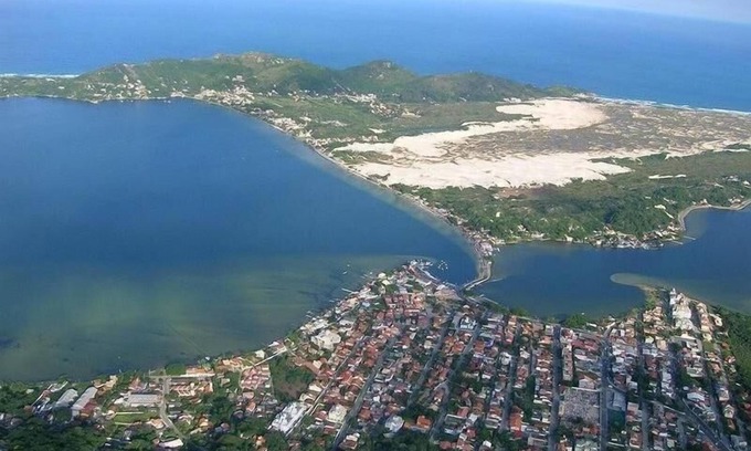 Lagoa da Conceicao House | Beachside House on the Lagoon with Ocean View & Spa
