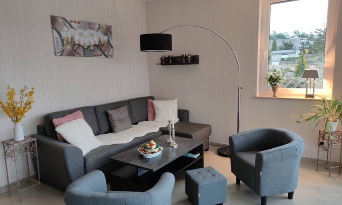 Klein Labenz House | Lakefront Retreat: 9.8 Rated, Steps from the Beach