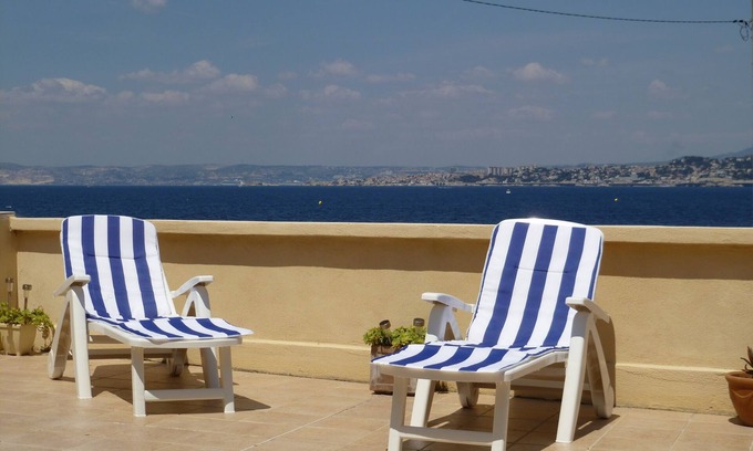 Montredon Villa | House on the Port: Panoramic Bay View & Premium Amenities
