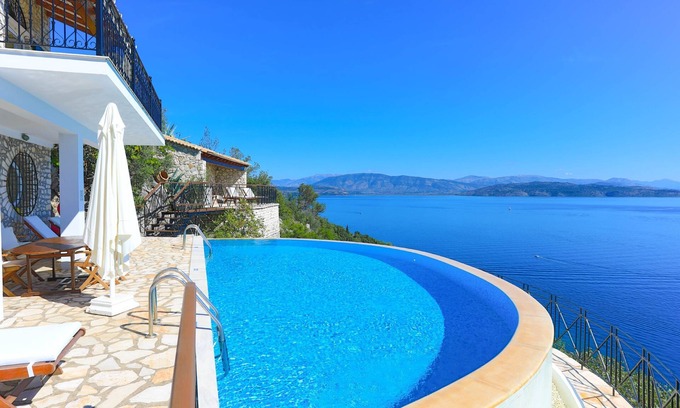 Katavolos Villa | House on the Rocks: Guest Rated 10/10 with Private Pool