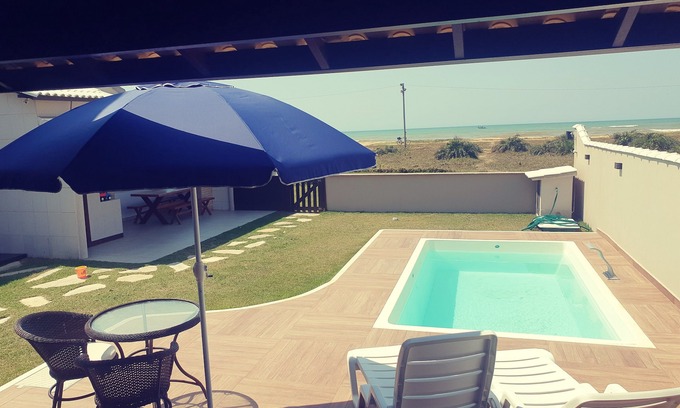 Tamoios House | Cozy Oceanfront House with 24-Hour Security & Amenities