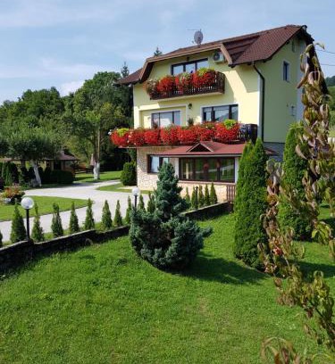 Ostarski Stanovi House | Exceptional House Palijan: Pet-Friendly with Hot Tub & Breakfast