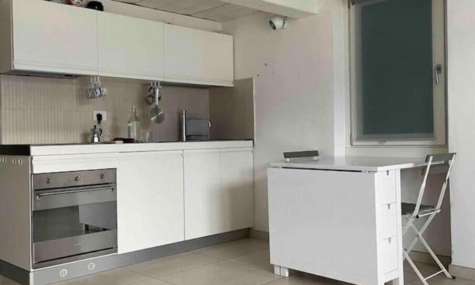 Sensole Apartment | Scenic House PG - Inviting Lake View Apartment Retreat