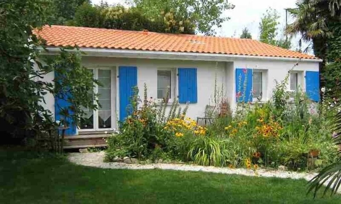 Port-des-Barques House | Discover HOUSE PORT DES BARQUES: Oceanfront Getaway