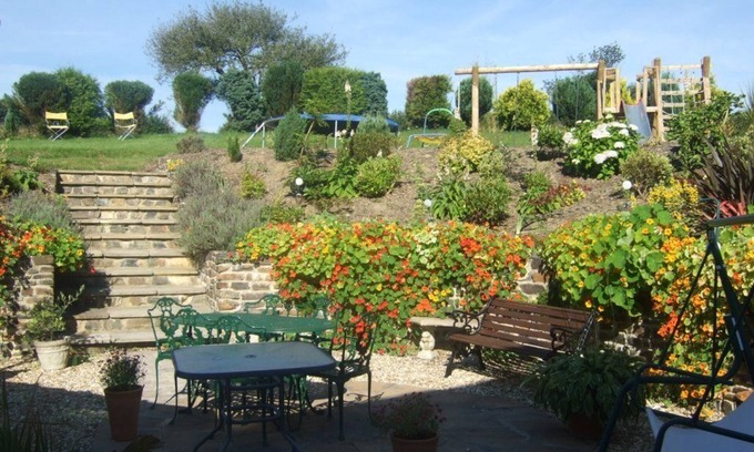 Lifton House | Family-Friendly Retreat with Kitchen at The Old Dairy