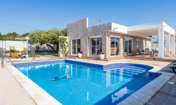 L Almadrava Villa | Inviting House with Private Pool and Pet-Friendly Amenities