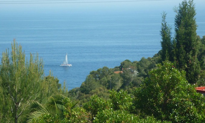 Canyelles House | Seaside Retreat with Private Pool Near Canyelles Beach