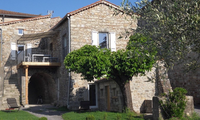 Casteljau House | Perfect Getaway: House Rental in Casteljaus with Pool