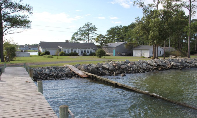 Hague House | Serene House on the Potomac River - Pet Friendly with Pool