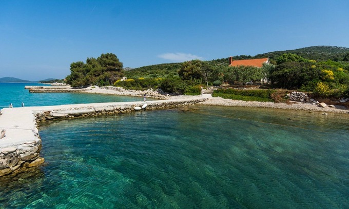 Tkon House | House Sage: Oceanfront Retreat with Breakfast in Tkon