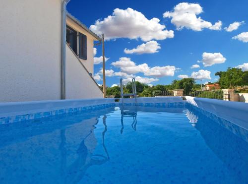 Svetvincenat House | House Sandra 1430: Guest Rated 10/10 & Pet Friendly Stay