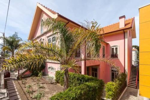Caminha House | Sea View Getaway in Moledo with Balcony and Wi-Fi