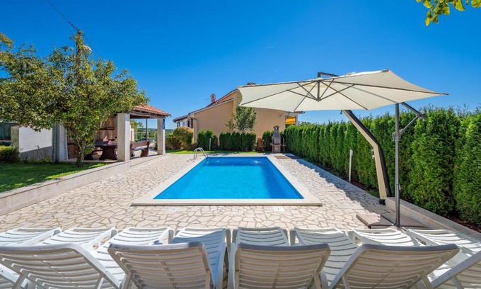 Lindar Villa | House Semy: Private Pool with Oceanfront Serenity