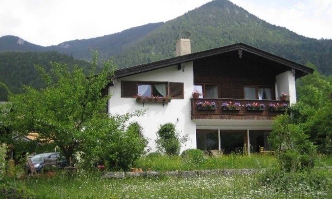 Riedlern Apartment | Discover House Strillinger: Family-Friendly Retreat in Kreuth