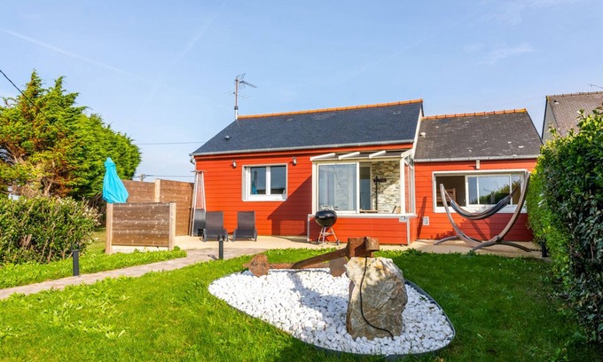Camaret-sur-Mer House | Sea View Retreat - Steps from the Ocean with Pool Access