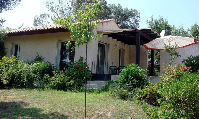 Cargese House | Tranquil Retreat: Nature-Filled T2 Near the Beach