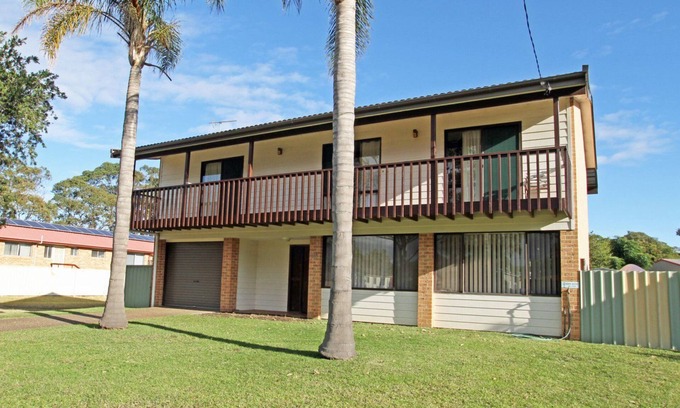 Sussex Inlet House | Cozy Oceanfront Home with Pool & Amazing Guest Rating!