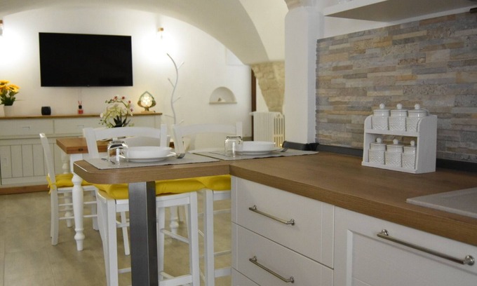 Old Town Cisternino House | Discover House The Garden: Family-Friendly Retreat