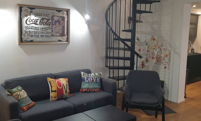 Villeneuve-le-Comte House | Inviting Townhouse for 6, Free Breakfast & Near Disneyland