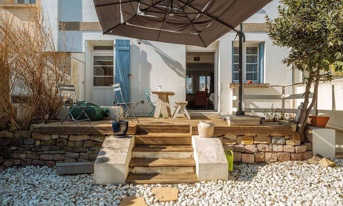 La Cite House | Cozy House Ty-Matelot D'aleth: Steps from the Water