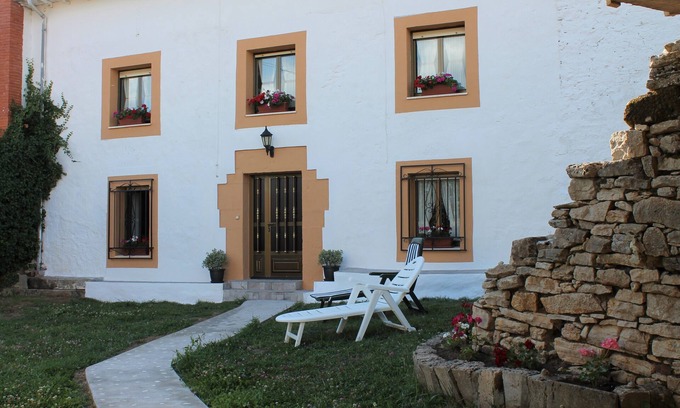 Pomar de Valdivia House | Valdivia's Portal: Ocean View Retreat with Spa & Breakfast