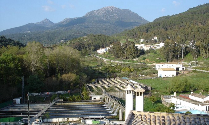 El Bosque House | Serene House View of the Sierra with Spa & Family Amenities