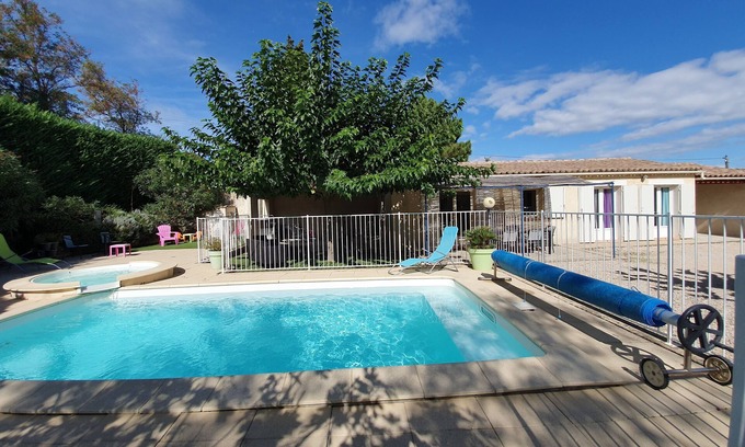 Pont-Saint-Esprit House | Stylish 3-Room Villa with Private Pool & Spa - Guest Rated 9.8