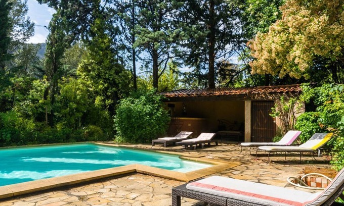 Auriol Villa | Spacious Villa with Pool & Spa for 8 Guests, Rated 8.6