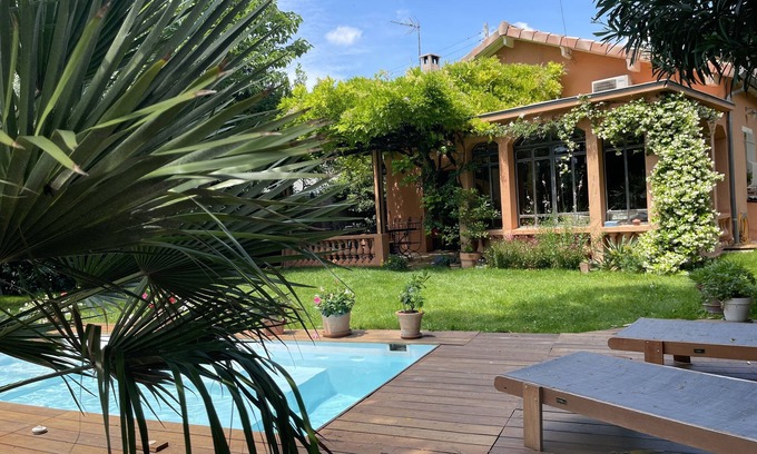 Sud House | Elegant Villa in Aix-en-Provence with Oceanfront Pool