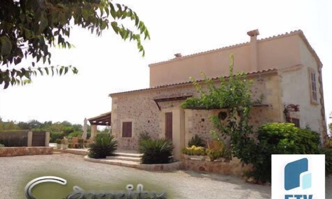 Santa Margalida Villa | Elegant Villa in Can Picafort with Oceanfront Pool