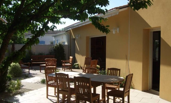 Port District House | Pet-Friendly Villa with Ocean View in Châtelaillon-Plage