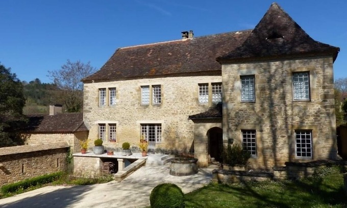 Plazac House | Discover PlazacHouse: A Unique Villa with Pool & Ocean View