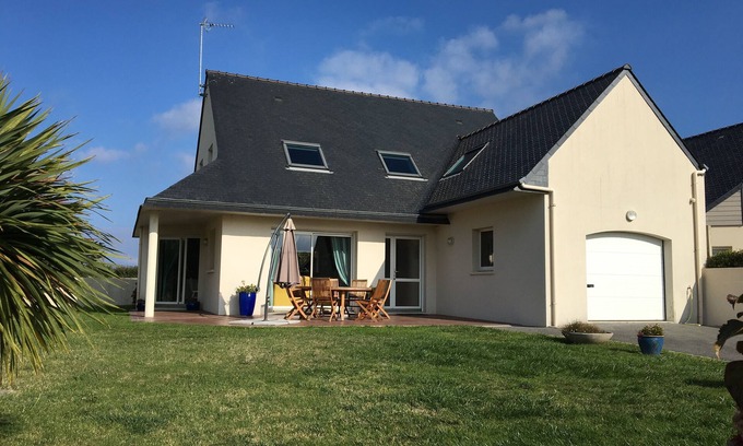 Ploudalmezeau House | Oceanfront House in Ploudalmezeau - Guest Rated 10/10