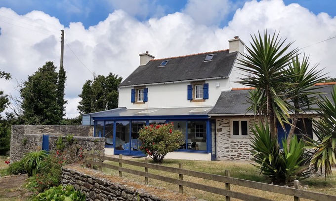 Ploumoguer House | Oceanfront Villa in Ploumoguer - Guest Rated 9.8/10