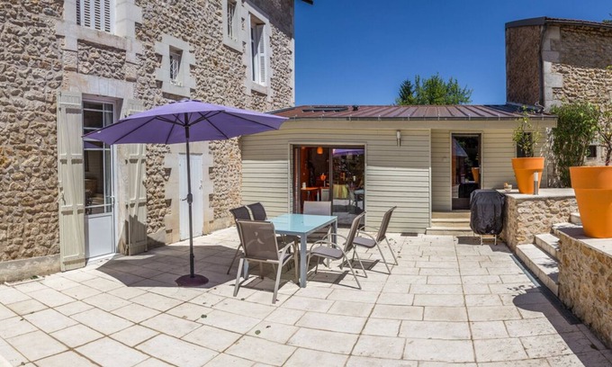 Les 3 Cites House | Elegant Villa in Poitiers with Private Pool & Spa