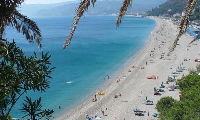 Spotorno Villa | Oceanfront Villa in Spotorno - Guest Rated 9.8/10